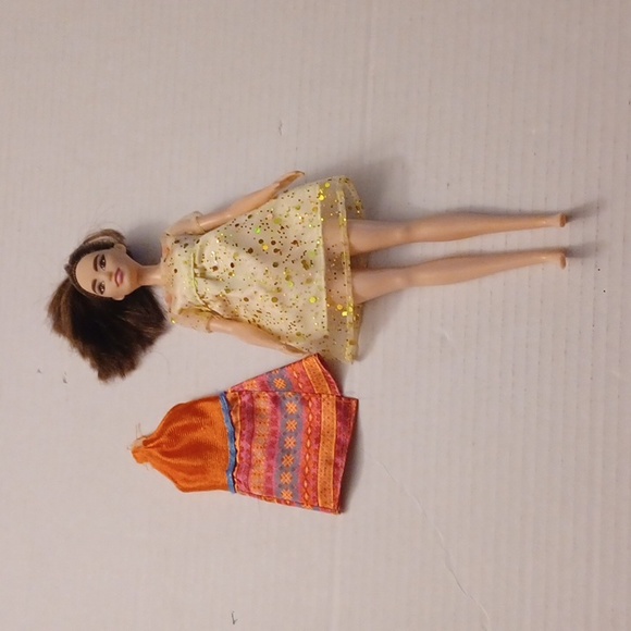 4/$40 Brunette Barbie Doll With 2 Dresses - Picture 5 of 7